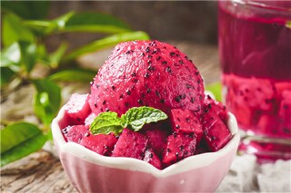 描写梅花高风亮节的句子（描写梅花高洁的句子）